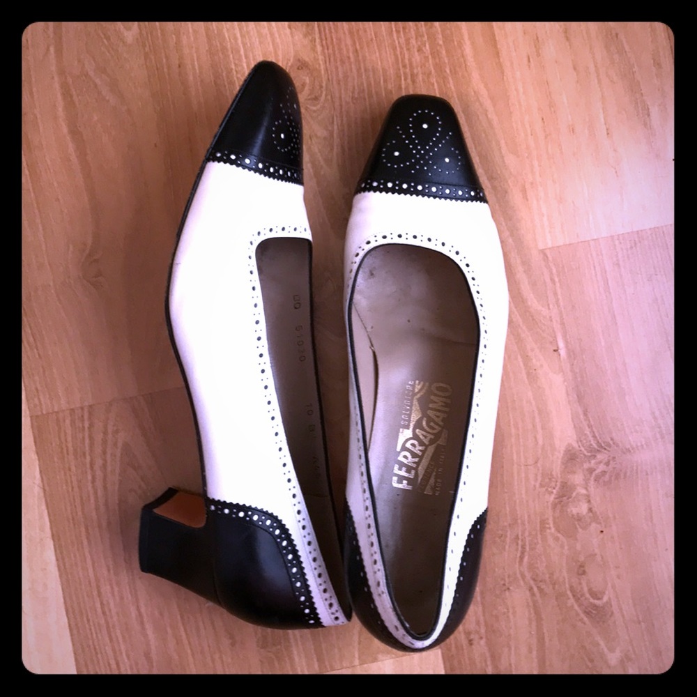 Vintage Ferragamo pumps in blank and white